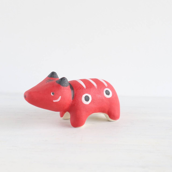 陶器製イノシシの置物 赤褐色 陶器製イノシシの置物 赤褐色