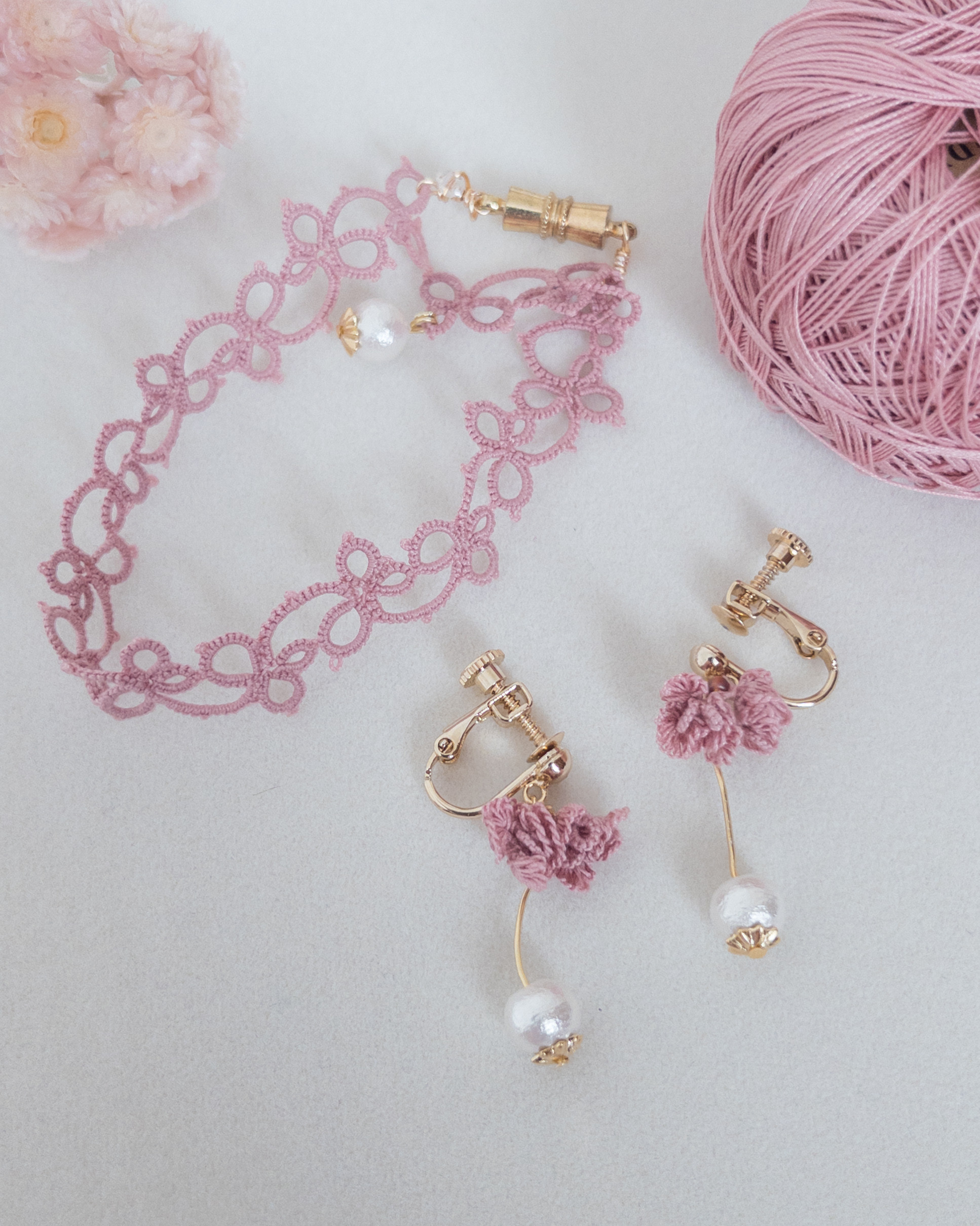 優しさを贈る母の日ギフト　シャルールブレスレットとプティブーケの耳飾り　タティングレース＊コットンパール