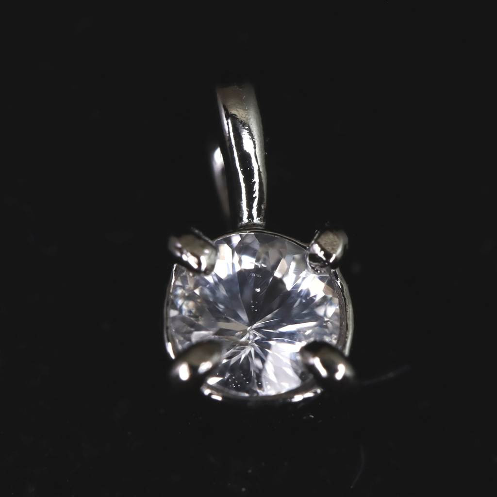 ロシア産 フェナカイト 4mmラウンド ペンダント 0.29g #85998