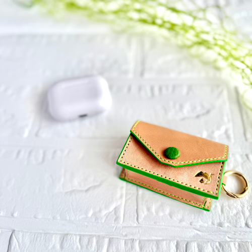 変化を愉しむ くるみボタンのAirPods Proケース お出かけ 旅行 誕生日