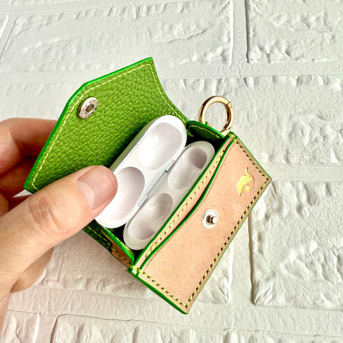 変化を愉しむ くるみボタンのAirPods Proケース お出かけ 旅行 誕生日