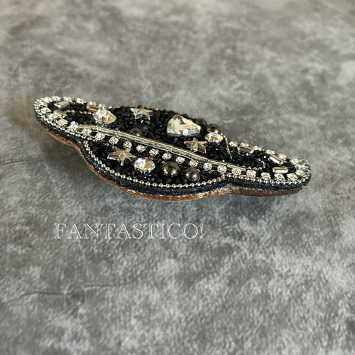 キラキラ土星型ビーズ刺繍ブローチ❤️デリカビーズステッチ ライン