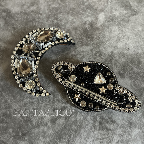 お得な2個セット❤️月と土星型キラキラビーズ刺繍ブローチ