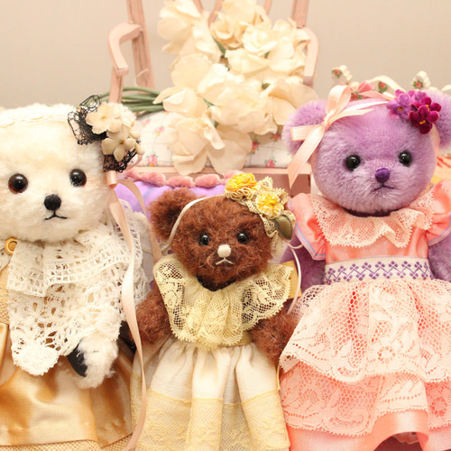 小さな小さなドレスベア♡ショコラ色のモヘア製テディベア