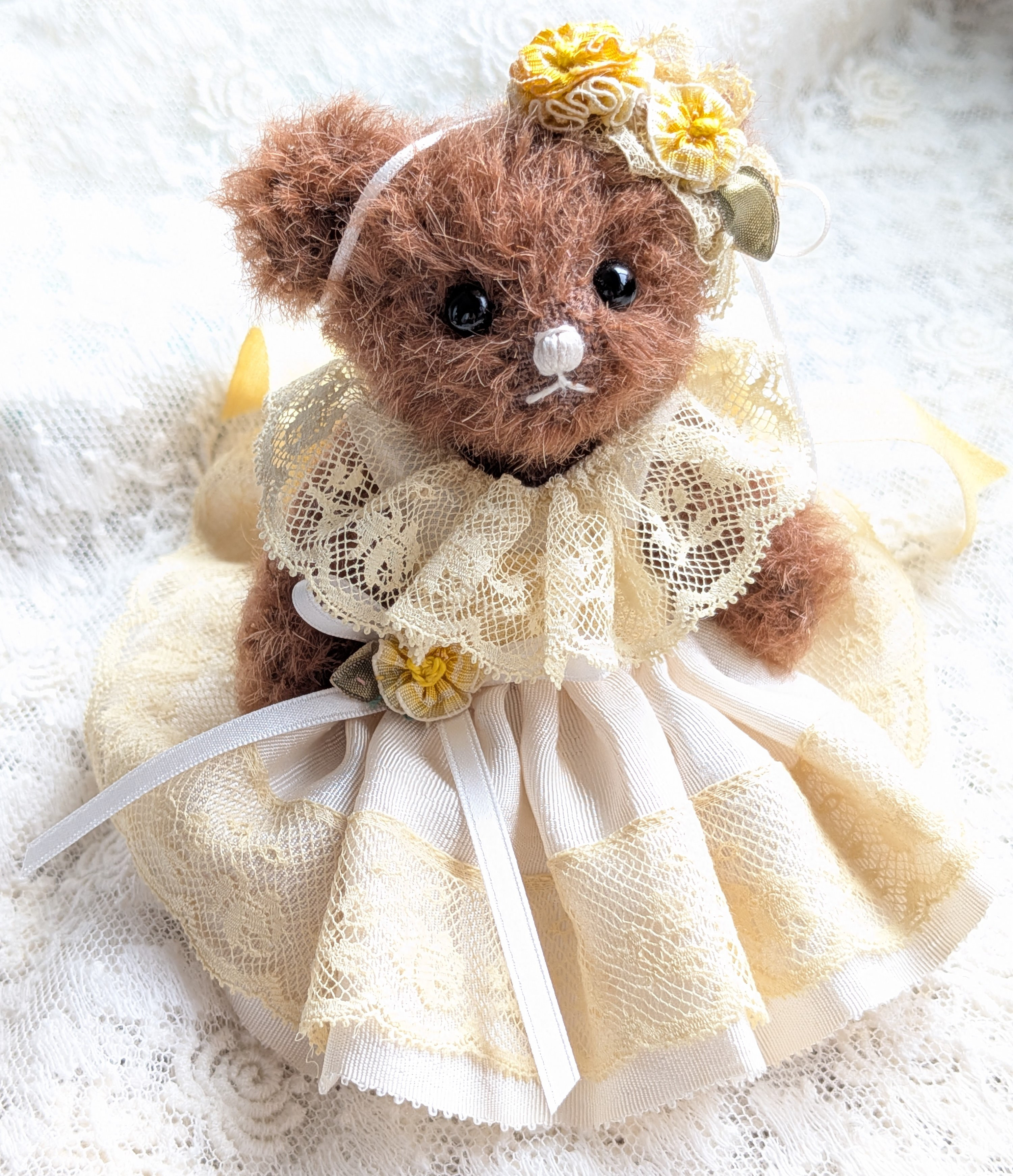 小さな小さなドレスベア♡ショコラ色のモヘア製テディベア　アンティーク素材で作ったドレスとヘッドドレス
