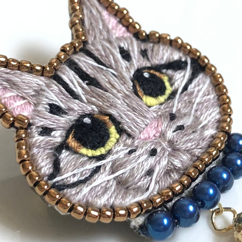キジトラ】手刺繍ブローチ 2way仕様(バッグチャームオプションあり) 猫