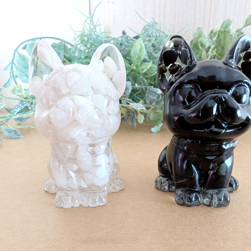 ブルドッグ 石製 置物 犬、フレンチブルドッグ、フレブル、置物、細石、天然石、黒、白