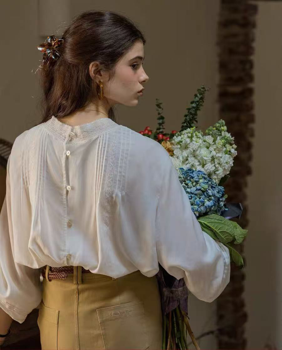 レース切替　２way  長袖ブラウス　春と夏　刺繍入りブラウス