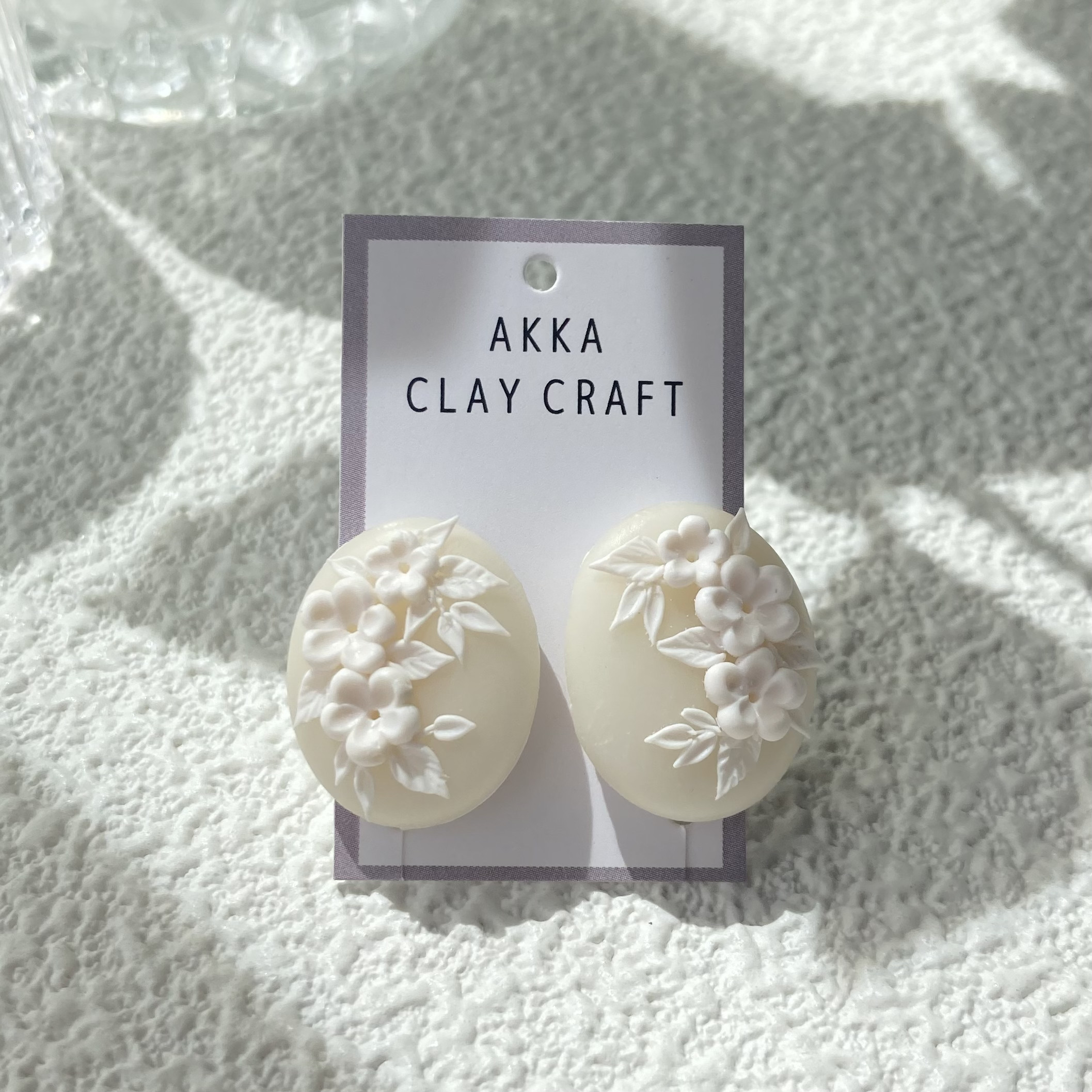 白花レリーフ　イヤリング/ピアス　シュガーホワイト