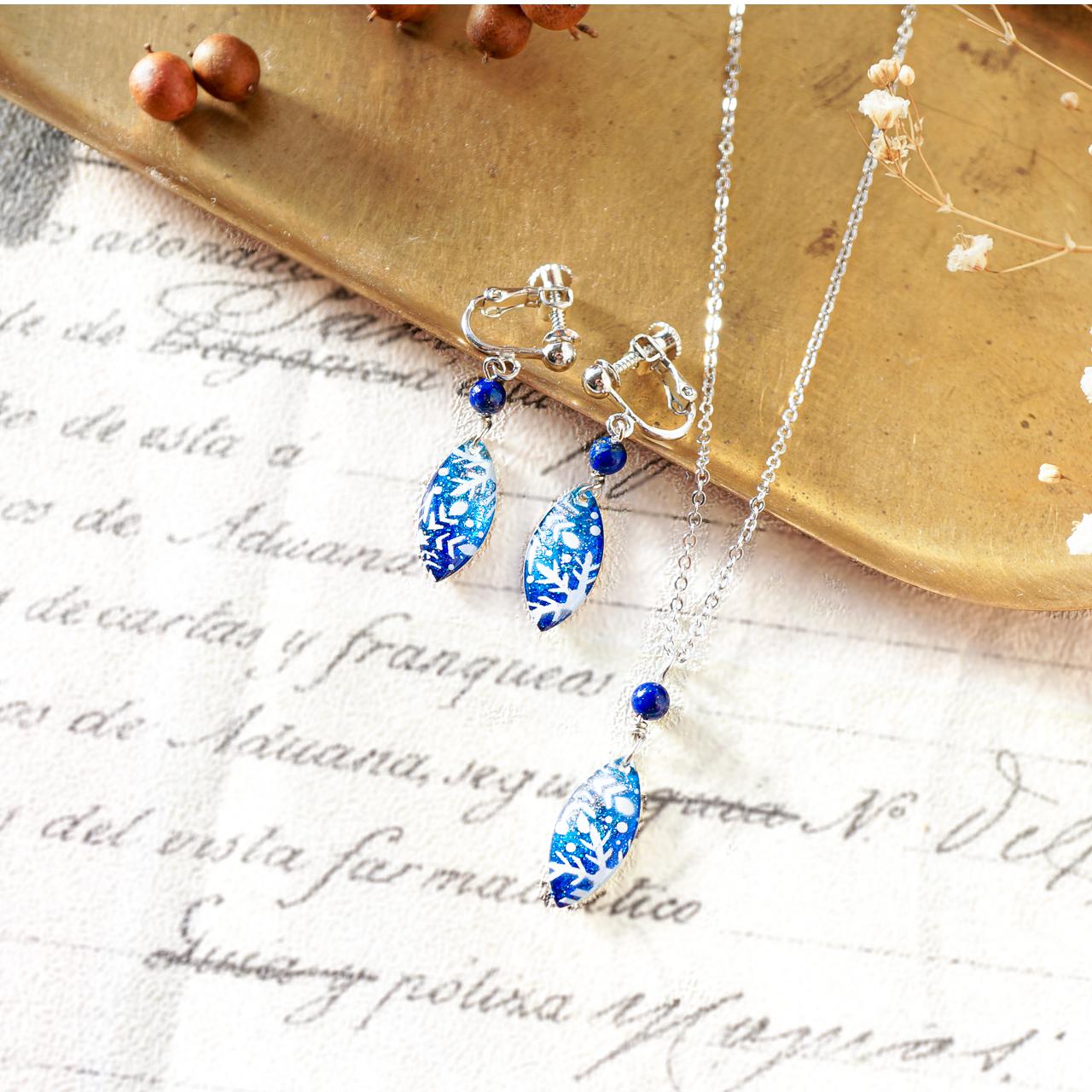 雪の結晶 セット 手描き ラピスラズリ リーフグラデ ブルー ネックレス イヤリング[チタンピアス可]