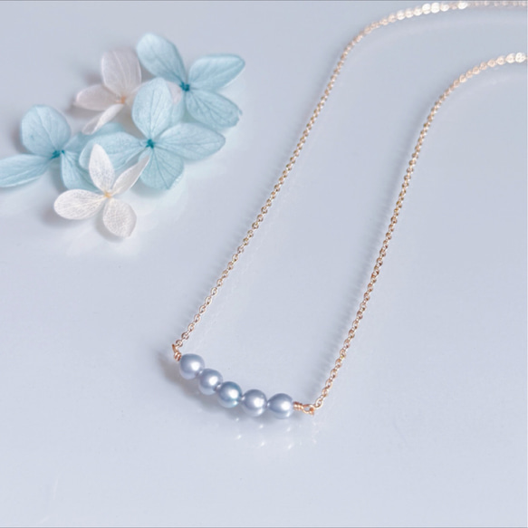 紫陽花 ブルー ベビーパール ネックレス 小さいパール 14kgf 金属アレルギー 誕生日 母の日 ギフト プレゼント 1枚目の画像