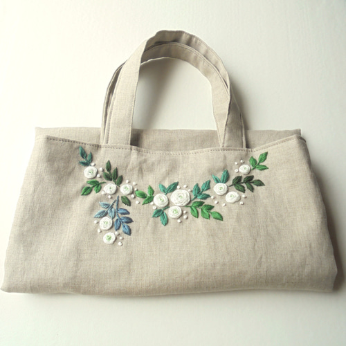 手刺繍白いバラのガーランド A4リネンバッグ トートバッグ フランス