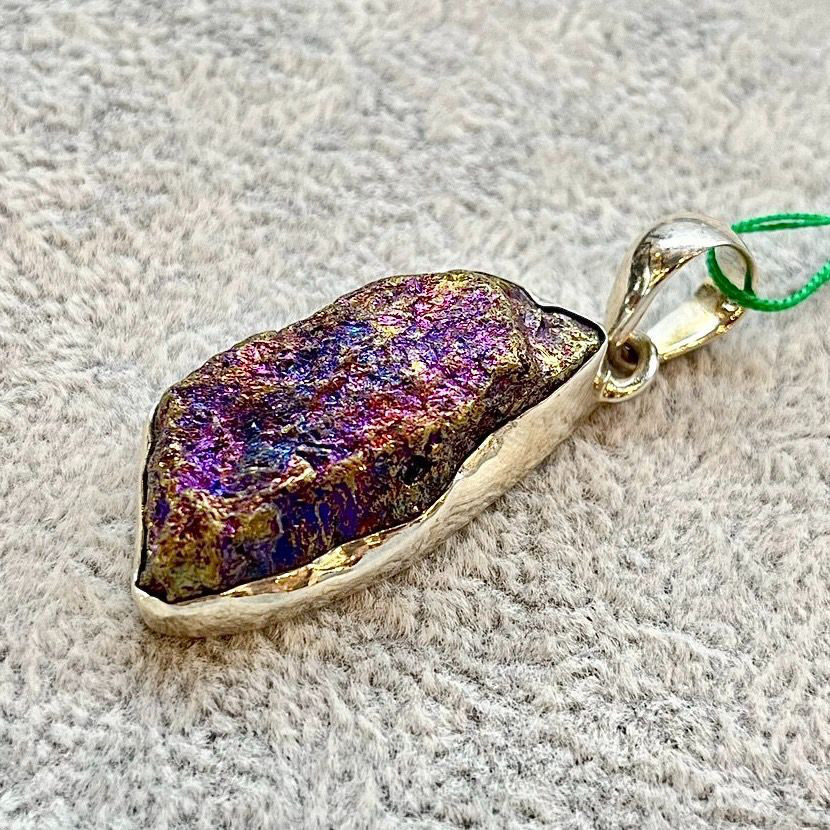 ペンダントトップ  シルバ−925 天然石 大粒 ハンドメイド 虹色 オーラクリスタル ボルナイト  斑銅鉱 一点もの