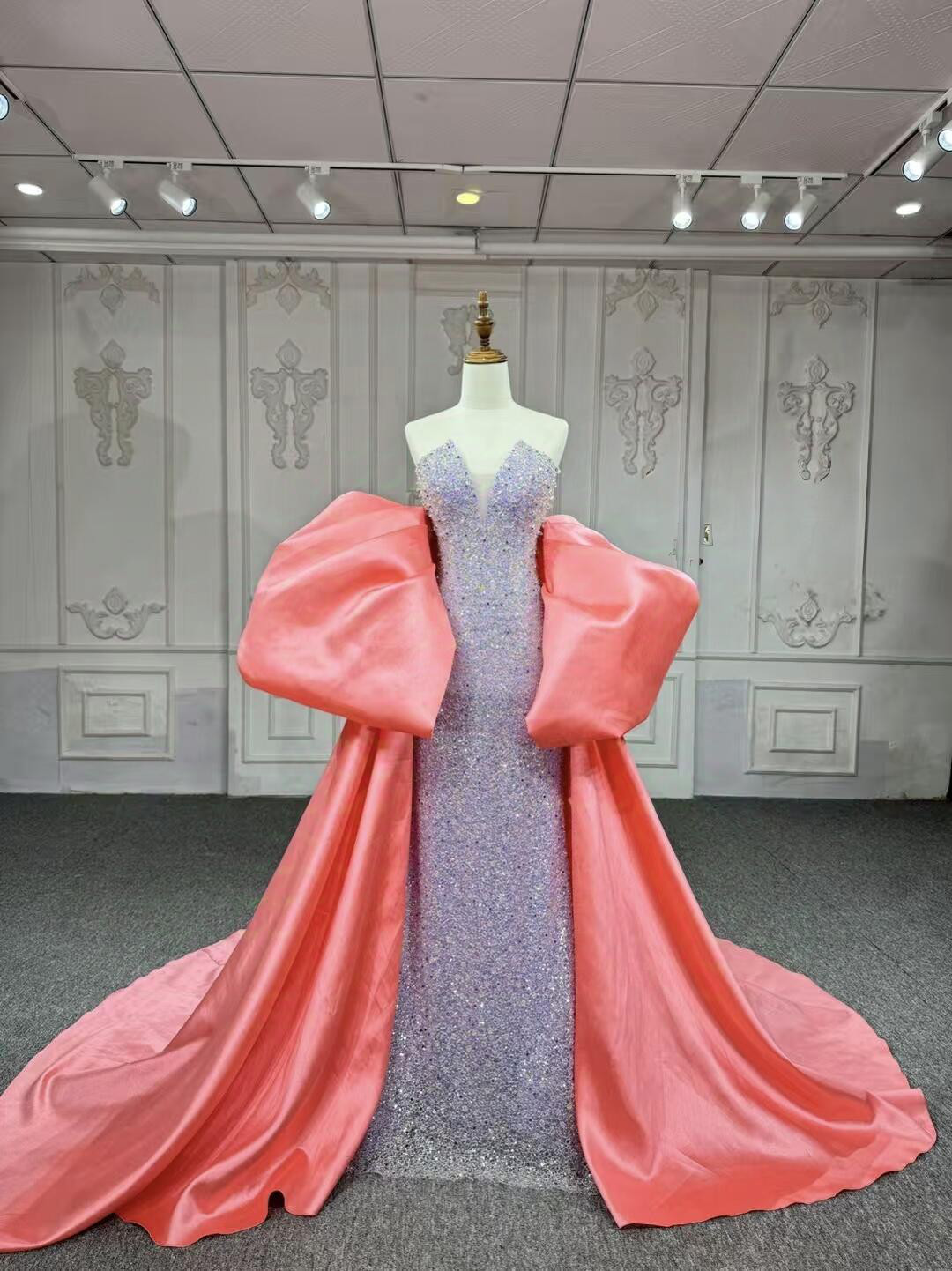 カラフル　全体的にビジュー　マーメイドドレス　取り外し可能そで　二の腕を隠せる　ラベンダー色薔薇色　サテンチュール二次会