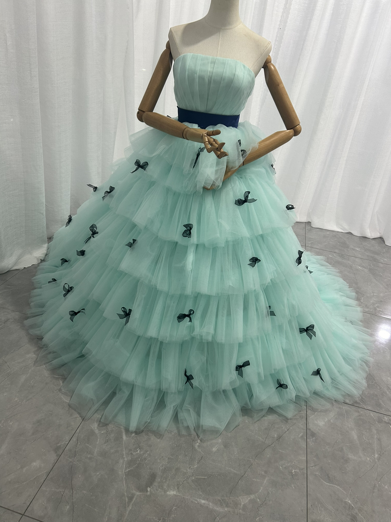美品！カラードレス ライトブルー ベアトップ リボン 柔らかく重ねたチュールスカート ベルト 前撮り