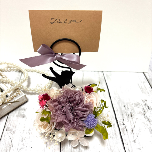 可愛い猫ちゃんのアイアンスタンド、プリザーブドフラワー