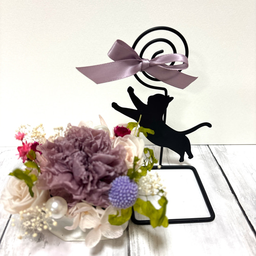 可愛い猫ちゃんのアイアンスタンド、プリザーブドフラワー