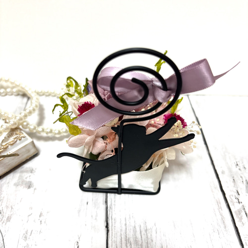 可愛い猫ちゃんのアイアンスタンド、プリザーブドフラワー