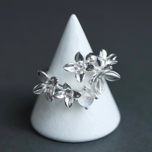 ムーンストーンと紫陽花のリング＊誕生石＊あじさい＊天然石