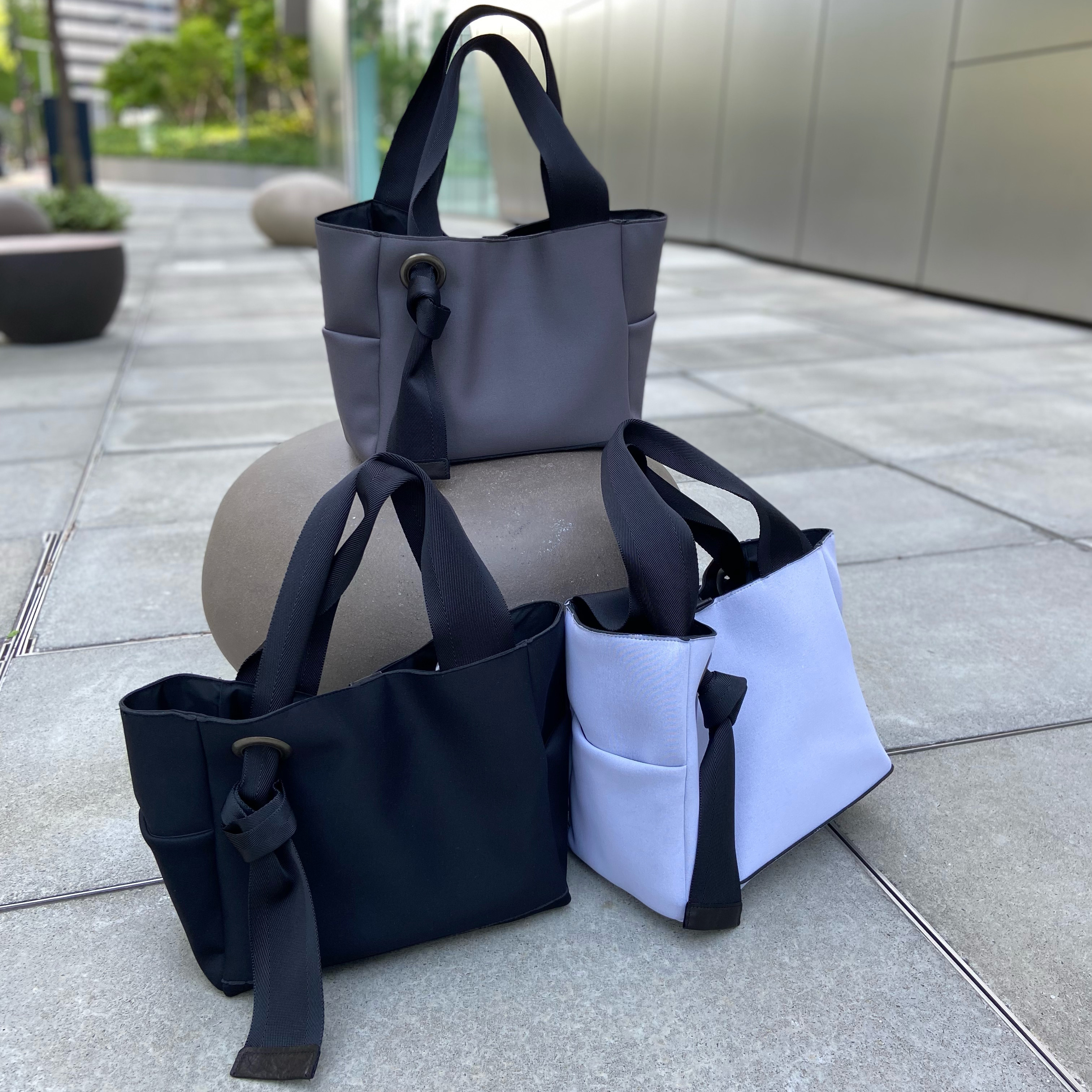 ネオプレーン　選べる5色　サイドポケット付シンプルトートバッグ＊ソフト＊軽量＊A4収納可＊オプションにて斜めがけ