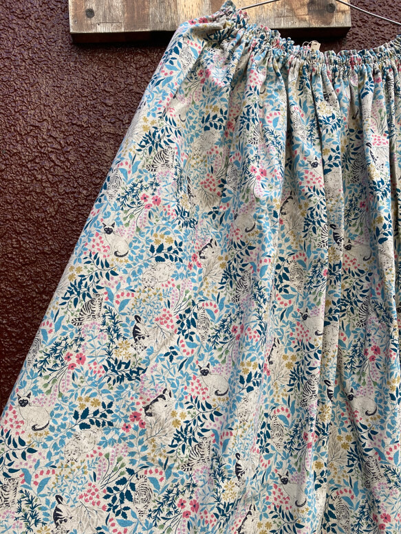 ラスト一点受注製作【青】ねこと花　フラワー　ネコ　猫　大人スカート　スカート　ギャザースカート　ふんわりスカート　花　華