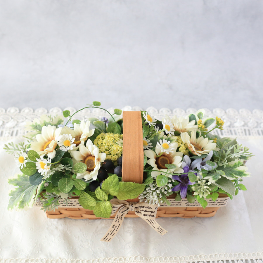 向日葵とベリーのバスケット【クリーマ限定作品】フラワーアレンジメント。オールシーズン可　贈り物や母の日にも♪