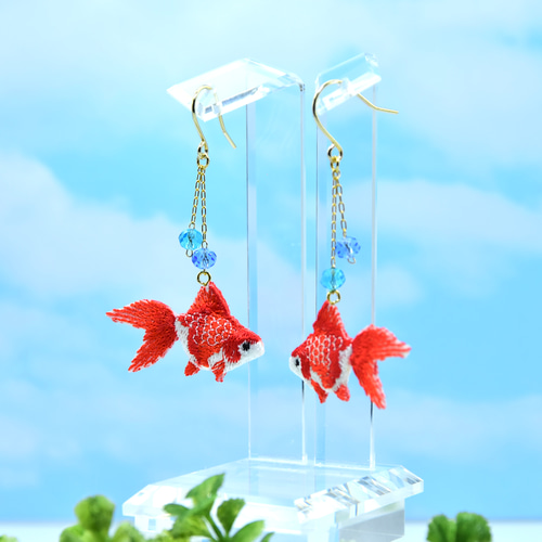 おてんば金魚のピアス＆イヤリング☆ 立体ミシン刺繍 ピアス（フック