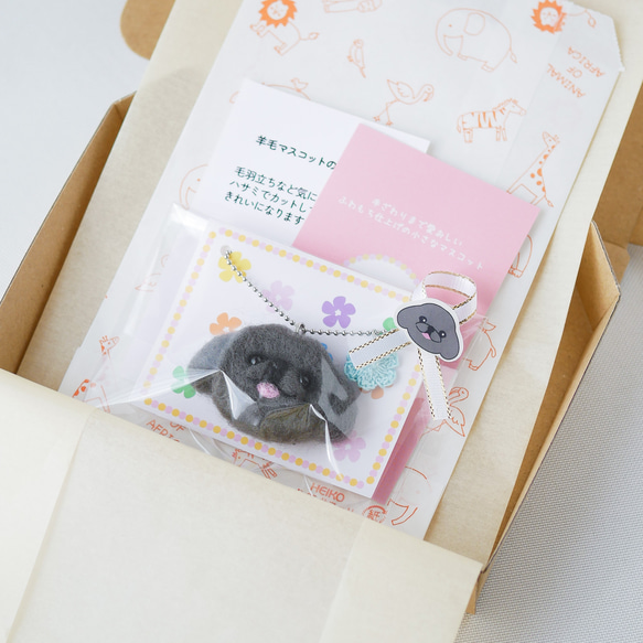 ペキニーズ ブラック お花チャーム バッグにつけて一緒にお出かけ ギフト プレゼント ペキニーズグッズ 12枚目の画像