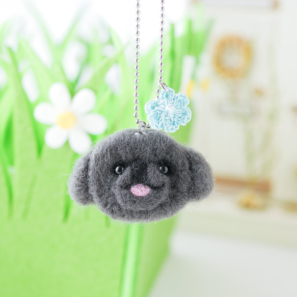 ペキニーズ ブラック お花チャーム バッグにつけて一緒にお出かけ ギフト プレゼント ペキニーズグッズ 1枚目の画像