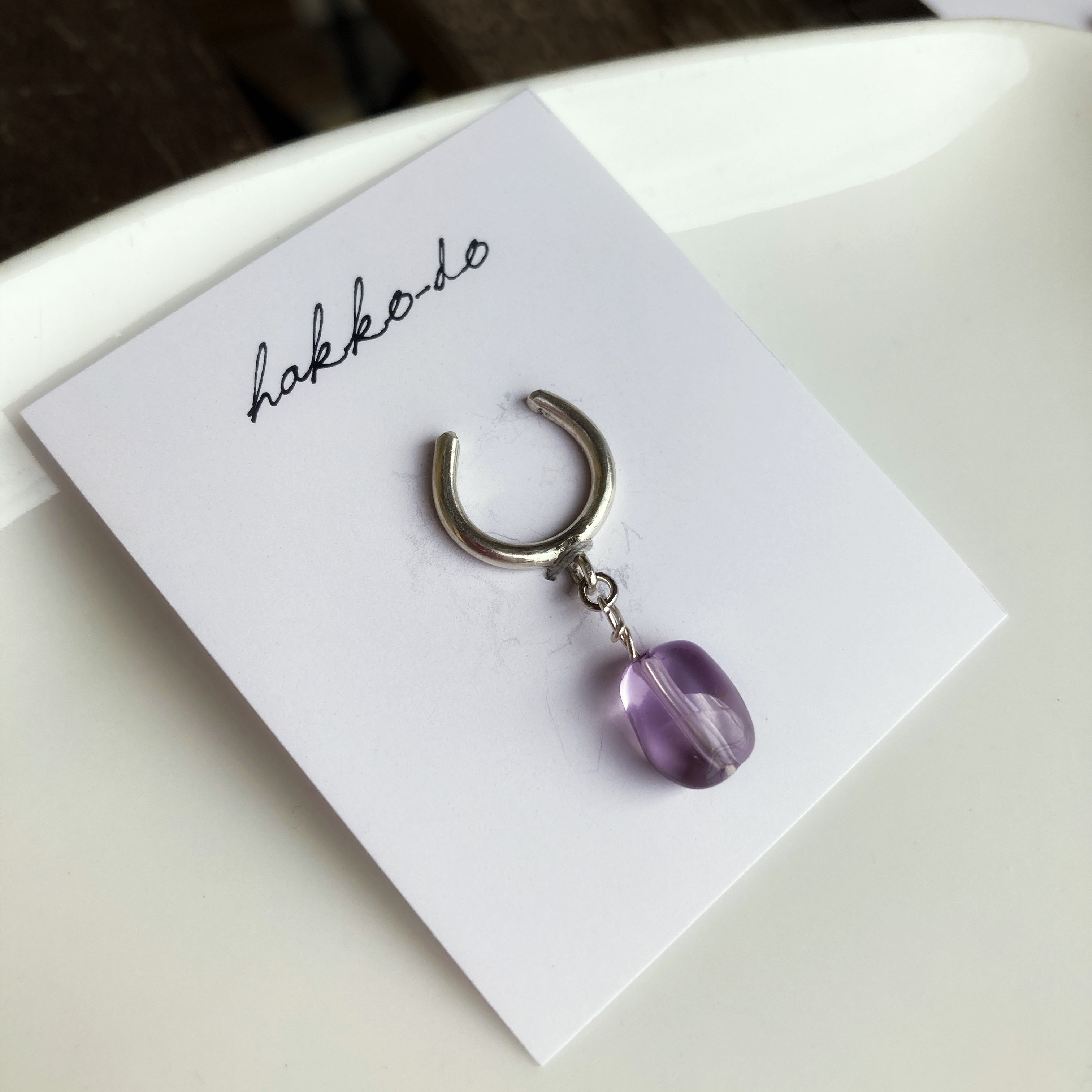 紫のひかり｜アメジストクォーツのナチュラルイヤーカフ