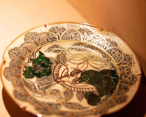 中国古美術品　清の時代　金彩粉彩人物花鳥中皿　21cm 中国古美術品 清の時代 金彩粉彩人物花鳥中皿 21cm - メルカリ