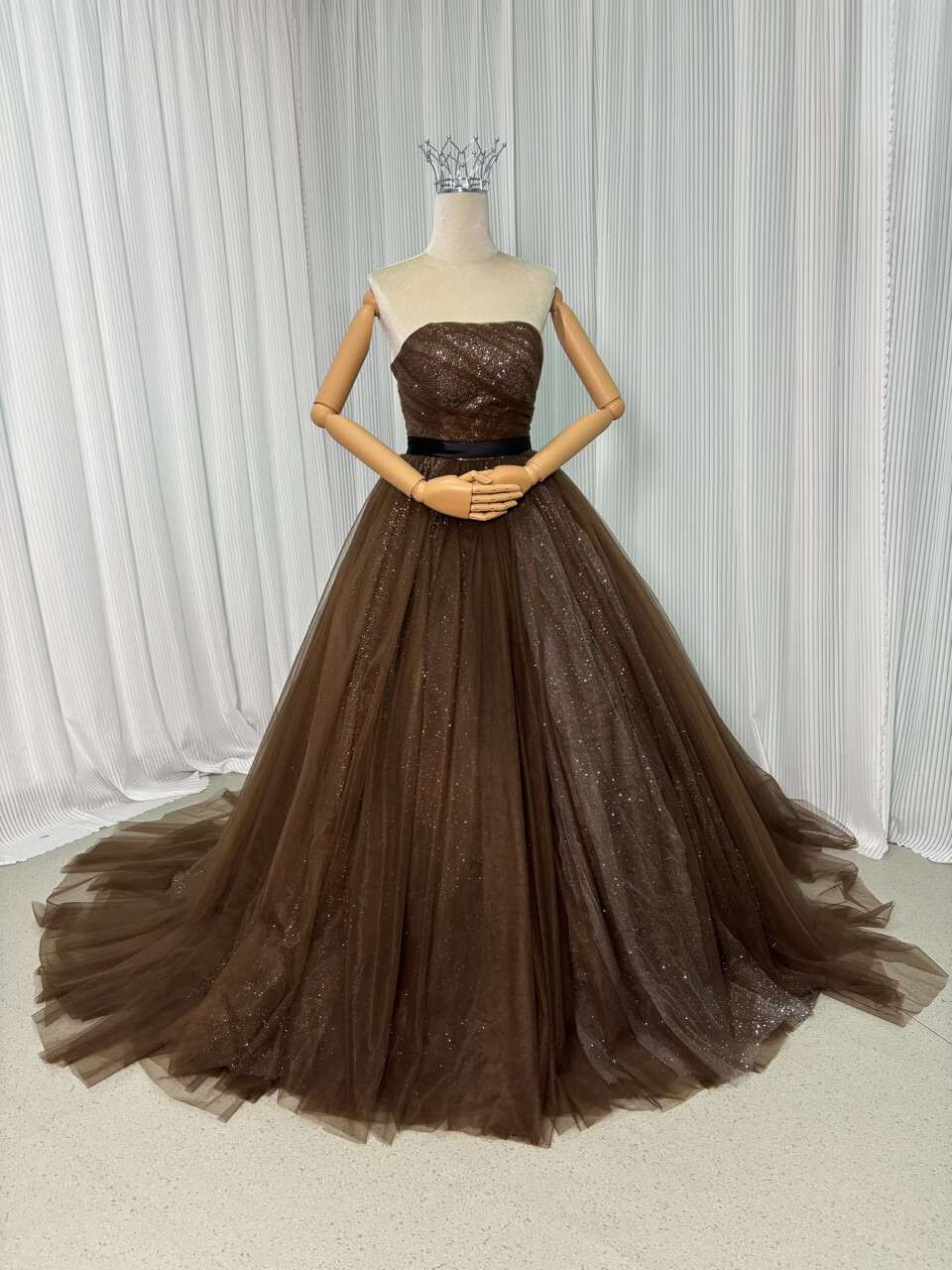 送料無料！カラードレス コーヒーの色 キラキラチュール ビスチェタイプ 結婚式 アンティークなドレス