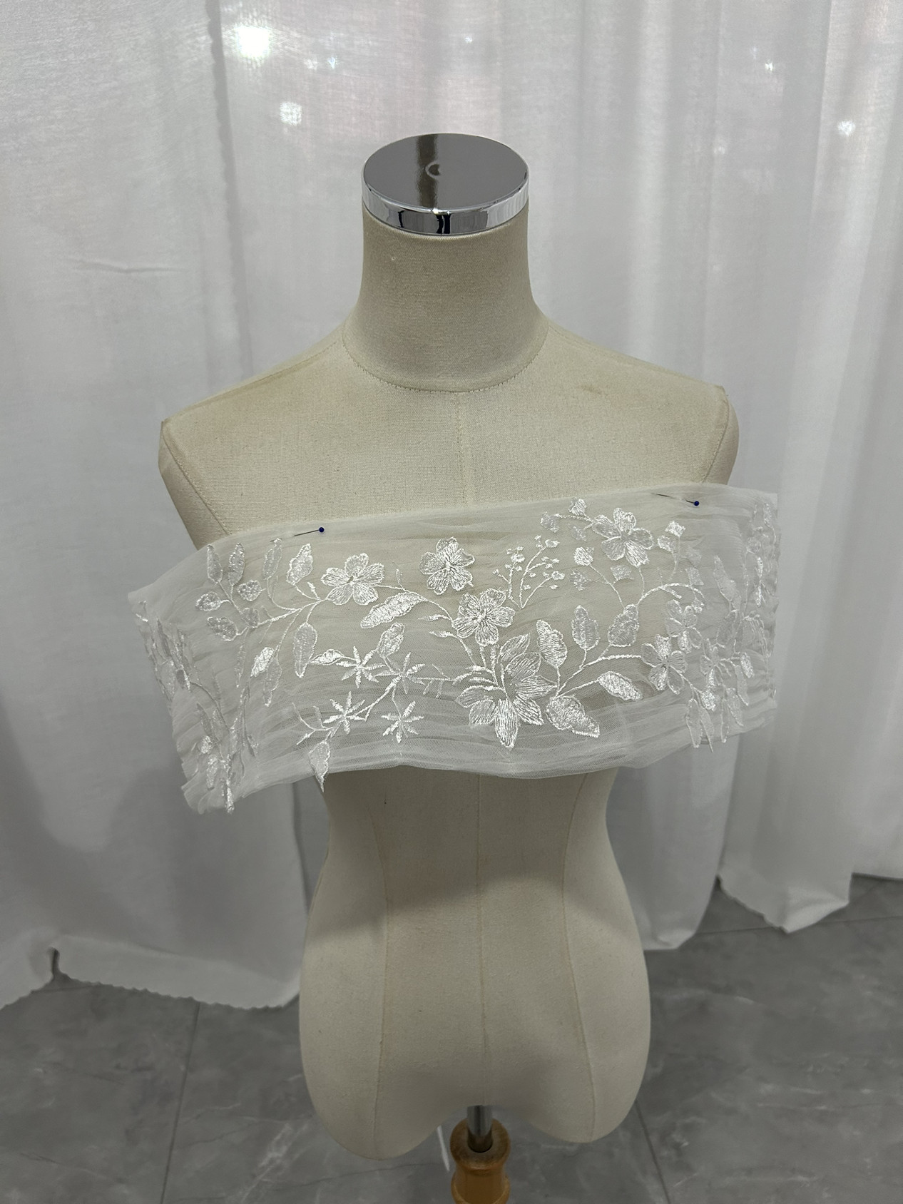 送料無料！ウエディングドレス オフショルダー　色直し　サイズ調整可能　ドレスアレンジ お色直し ロールカラー