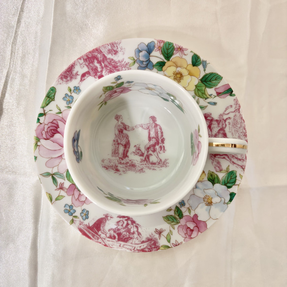 アンティーク 模様もフォルムも素敵なポット スミレのカップに合わせて