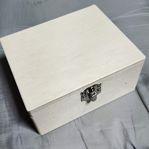 手作り木箱の小物入れ・桐材・パッチン錠・蓋開閉・無垢・未塗装