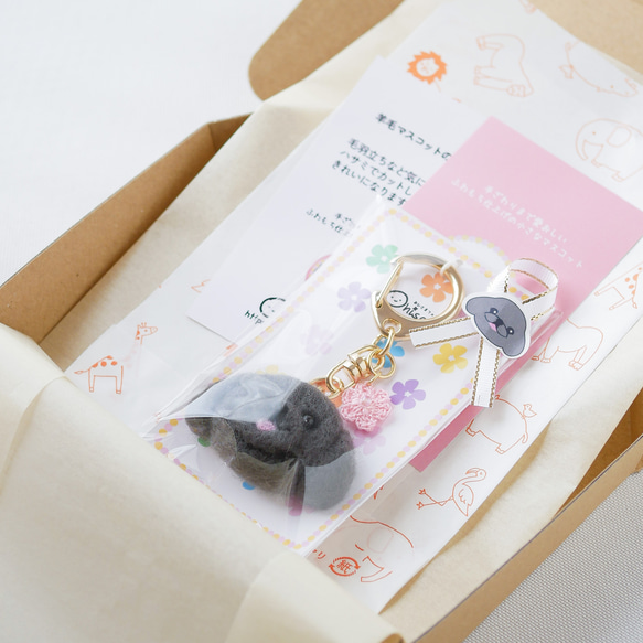 ペキニーズ ブラック お花キーホルダー バッグにつけて一緒にお出かけ ギフト プレゼント ペキニーズグッズ 7枚目の画像