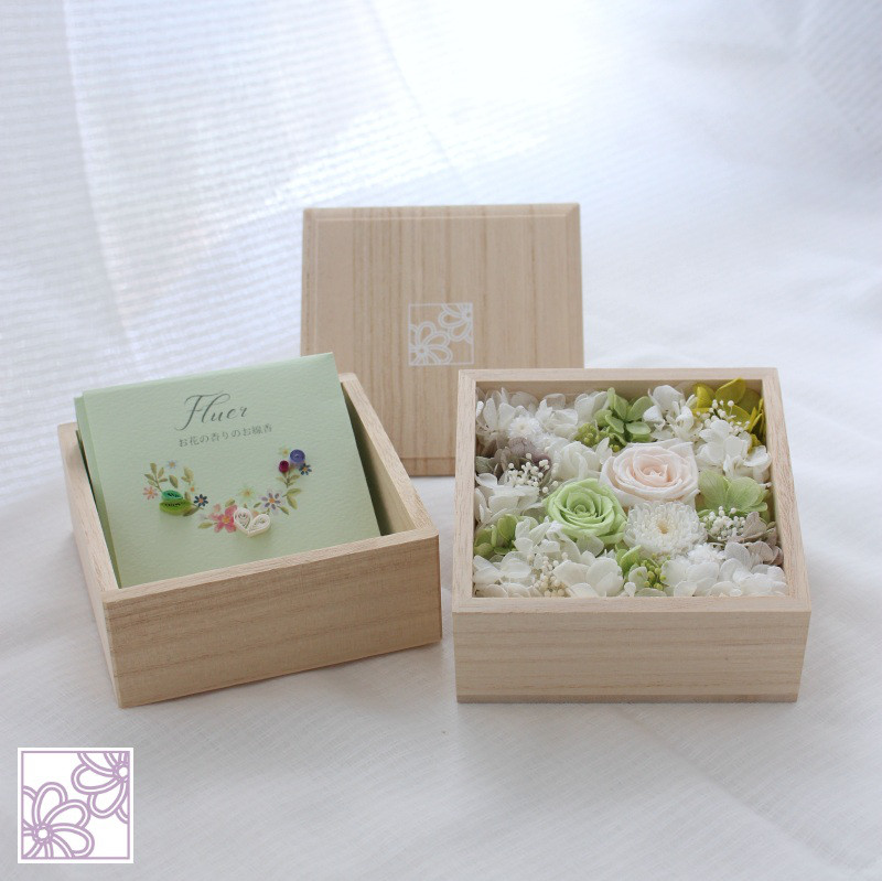 フルールcube”フレンチグリーン”【桐箱入り仏花とお線香のセット】