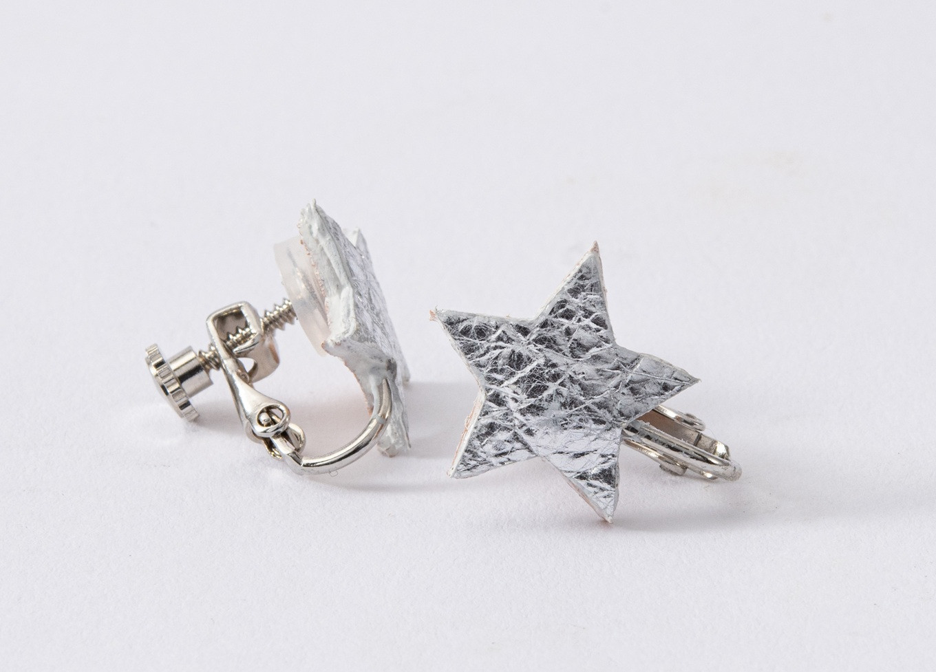 レザースターイヤリング（ねがい星005-EAR）ねがい星シリーズ｜詳細画像