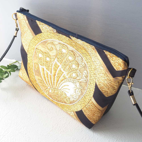 COACH × 川島織物　コラボ商品　花柄 クラッチバック　保存袋保存箱付き COACH × 川島織物 コラボ商品 花柄 クラッチバック 保存袋保存箱