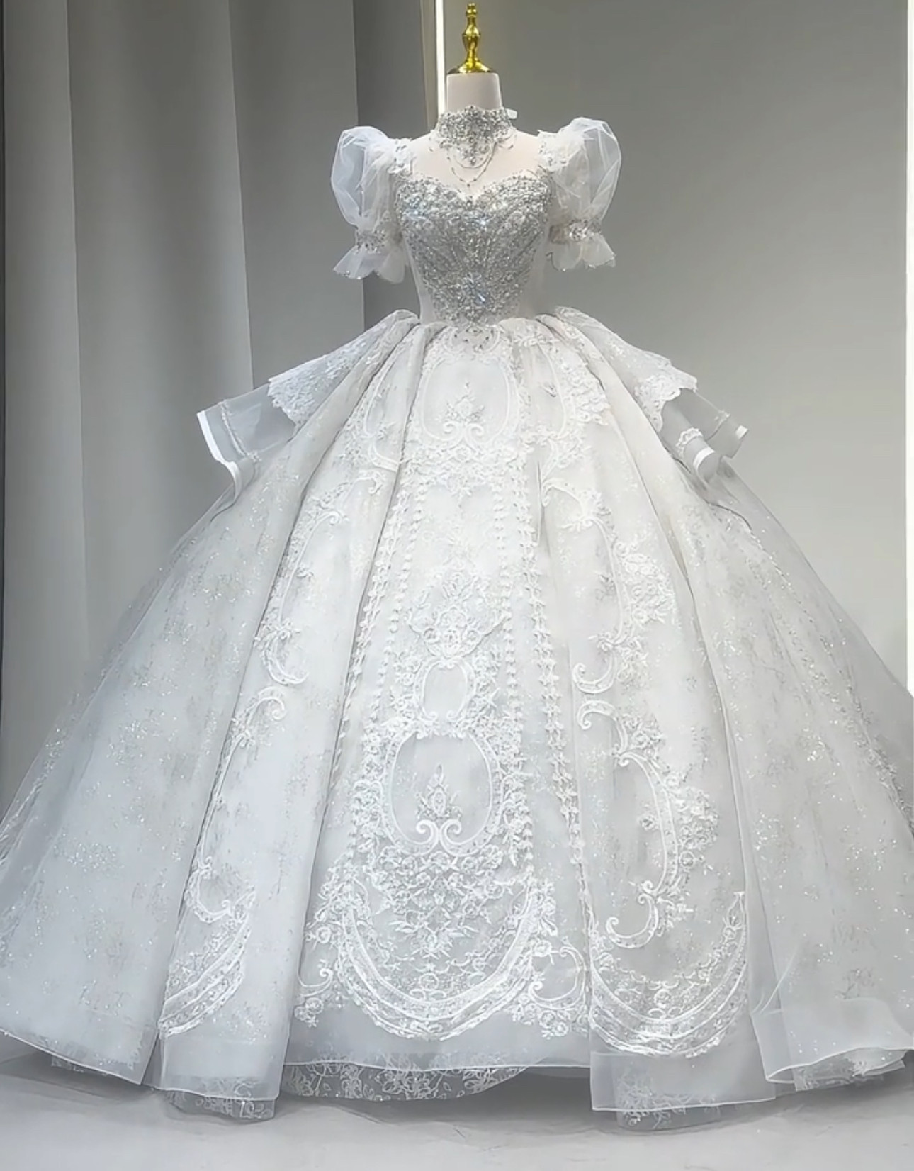 パフスリーブ　ふわふわチュールPrincessライン　レーススカート二の腕を隠せる　ウェディング　編み上げサイズオーダー