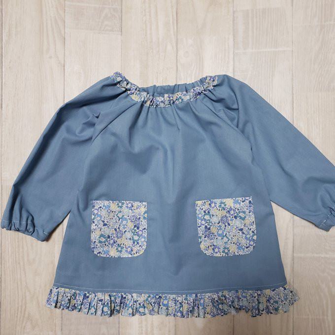 【80～160】 リバティ タナローン Michelle ミシェル ブルー系 長袖スモック 首パイピング 裾フリル