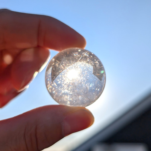 ルチルクォーツスフィア 33ミリ 最強針水晶 台座付 金銭運が爆