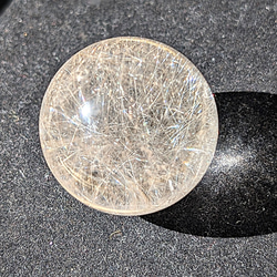 【新品未開封・送料無料】 ルチルクォーツ 金銭運が爆上がり 最強針水晶スフィア 33ミリ玉 彫刻+オブジェ