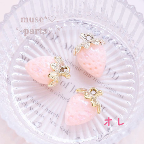 苺 いちごチャーム AB ラメ クリア スイーツデコ アクリル 推し活 水色