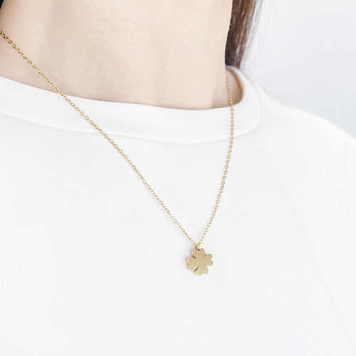 つけっぱなしOK！幸運を呼ぶ クローバーモチーフ サージカルステンレス