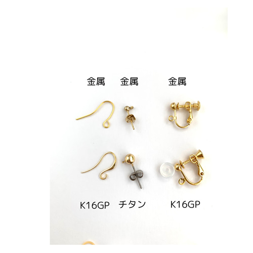 小さなエメラルドフックピアス 一粒 小刻みに揺れる ピアス（フック