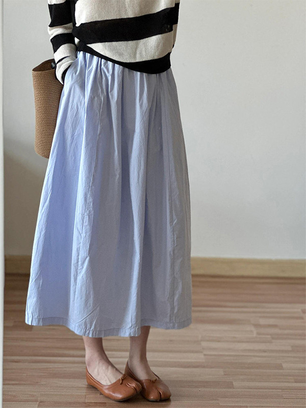 フレンチライクな優しさと若々しさをまとう ブルーカラーのAラインフレアスカート｜ハイウエスト・体型カバー・オールシーズン