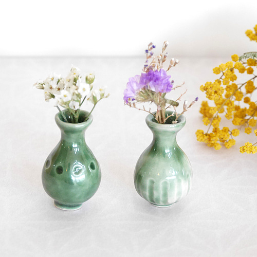 翡翠色の花瓶 安堂七宝翡翠色花瓶 細形ヒスイ牡唐花瓶 |