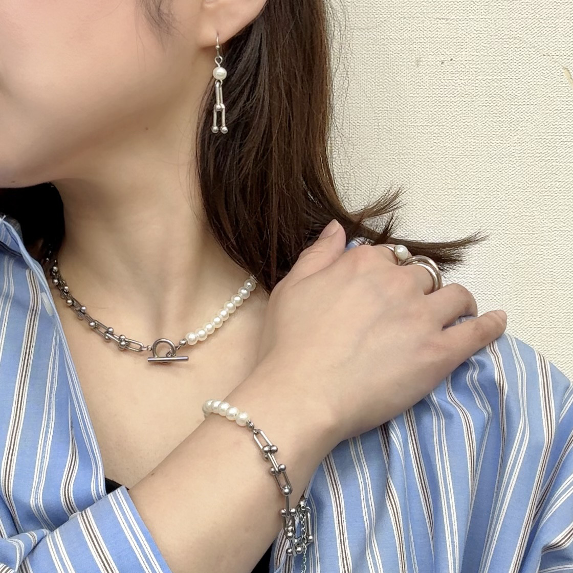 付けっぱなしOK 【ホースシュー パール】U字 ピアス イヤリング 普段使い チェーン アレルギー対応