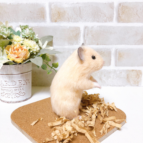 10.5cm 立ち姿 キンクマハムスター *羊毛フェルト* 羊毛フェルト